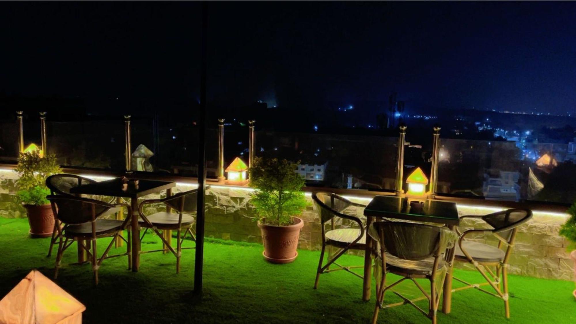Pyramids Tower View Inn Nazlet el Simman Exterior photo